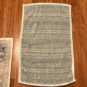 Anthropologie bath mat light blue used once
